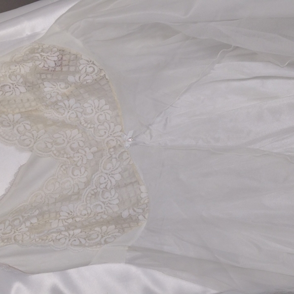 Lingerie - Picture 4 of 5